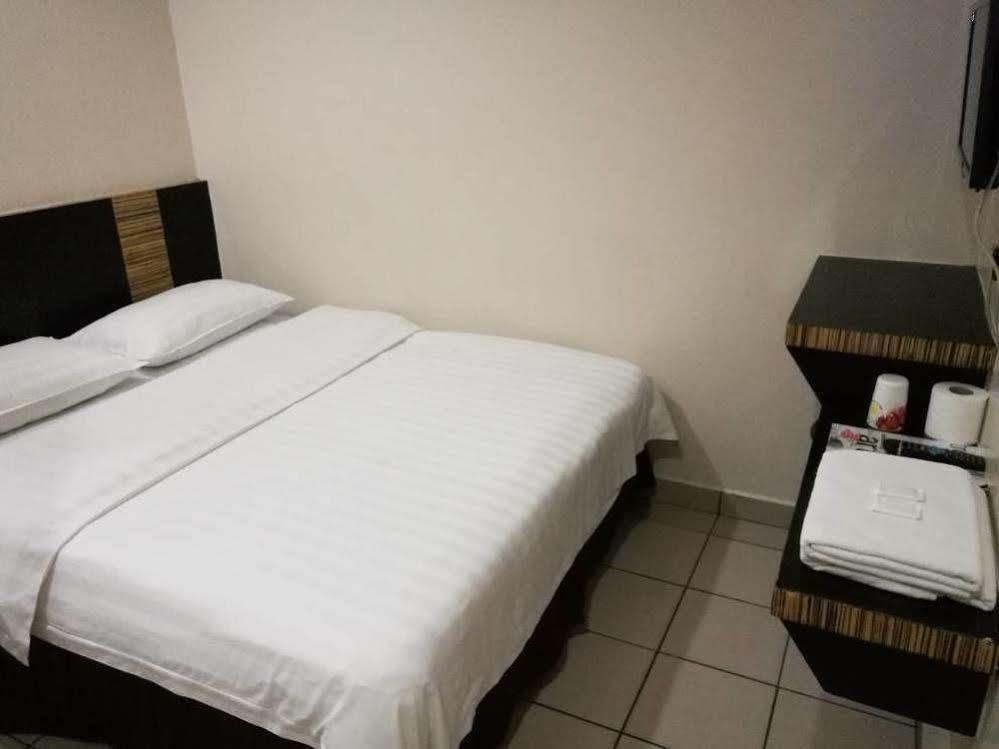 Hotel Traveller Kota Kinabalu Extérieur photo