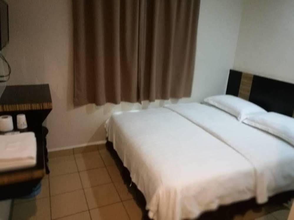 Hotel Traveller Kota Kinabalu Extérieur photo
