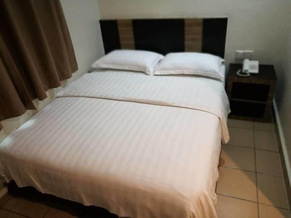 Hotel Traveller Kota Kinabalu Extérieur photo