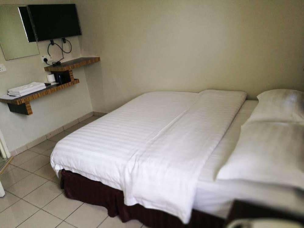 Hotel Traveller Kota Kinabalu Extérieur photo